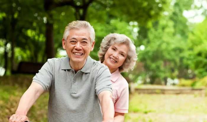 人的寿命越长越好吗？研究发现：其实65岁至70岁的人是最幸福的！