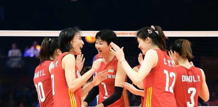 中国女排史上第一高人2.01米的袁心玥，父母都是篮、排球运动员。