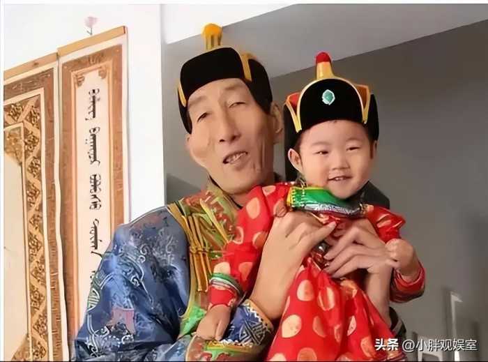 中国第一巨人鲍喜顺，身高打破吉尼斯纪录，53岁娶小28岁美娇妻
