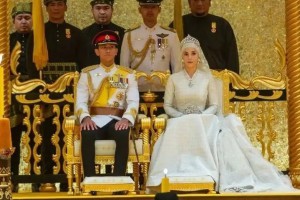 文莱王子举行皇家婚礼，混血新娘被钻石包裹仍清雅，不丹王后到场