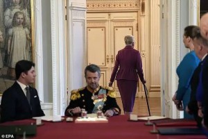 丹麦女王谢幕！签署退位声明结束52年统治，能否挽救儿子的婚姻